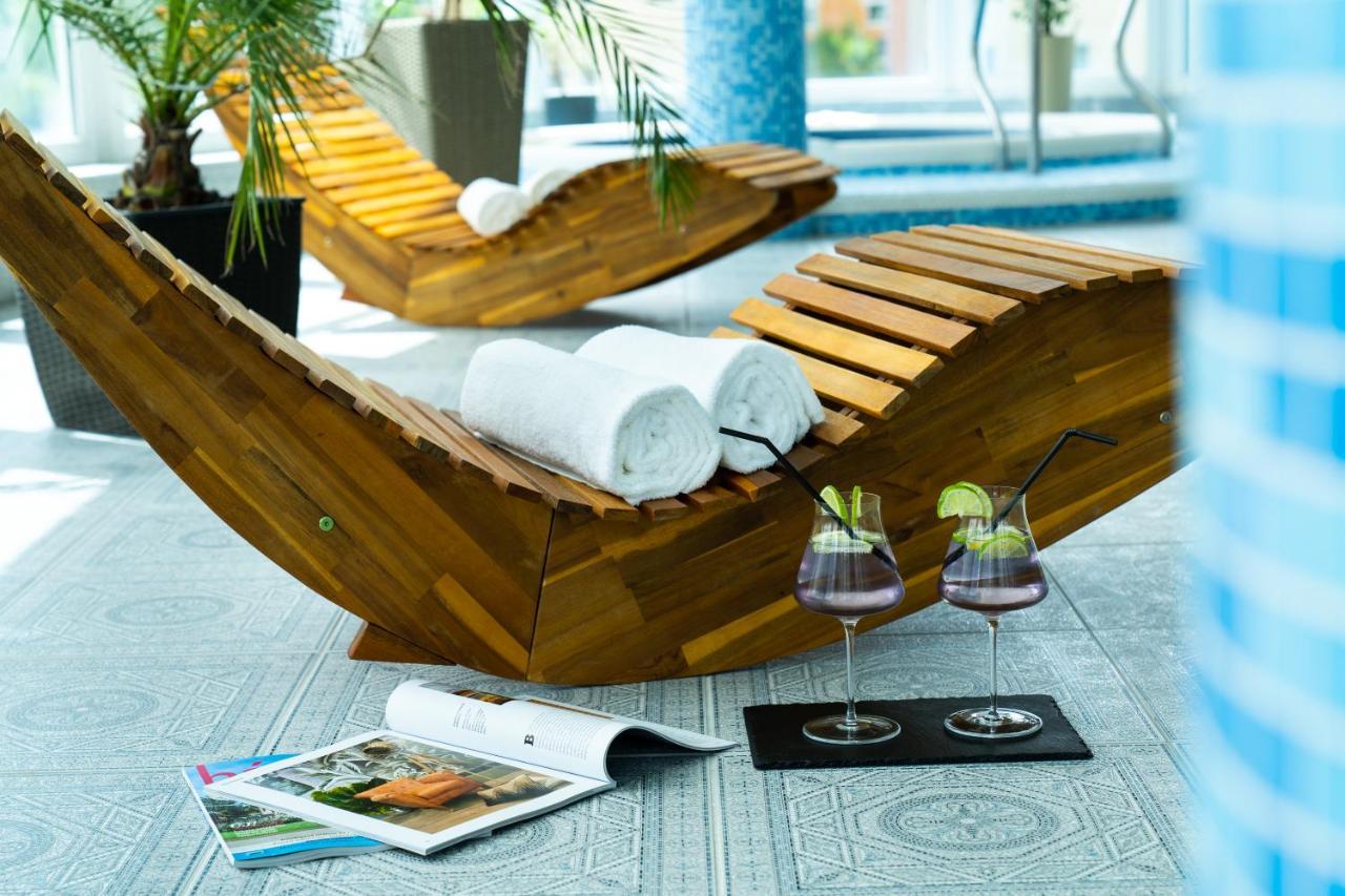 Hotel Kristaly Konferencia & Wellness Ajka Dış mekan fotoğraf