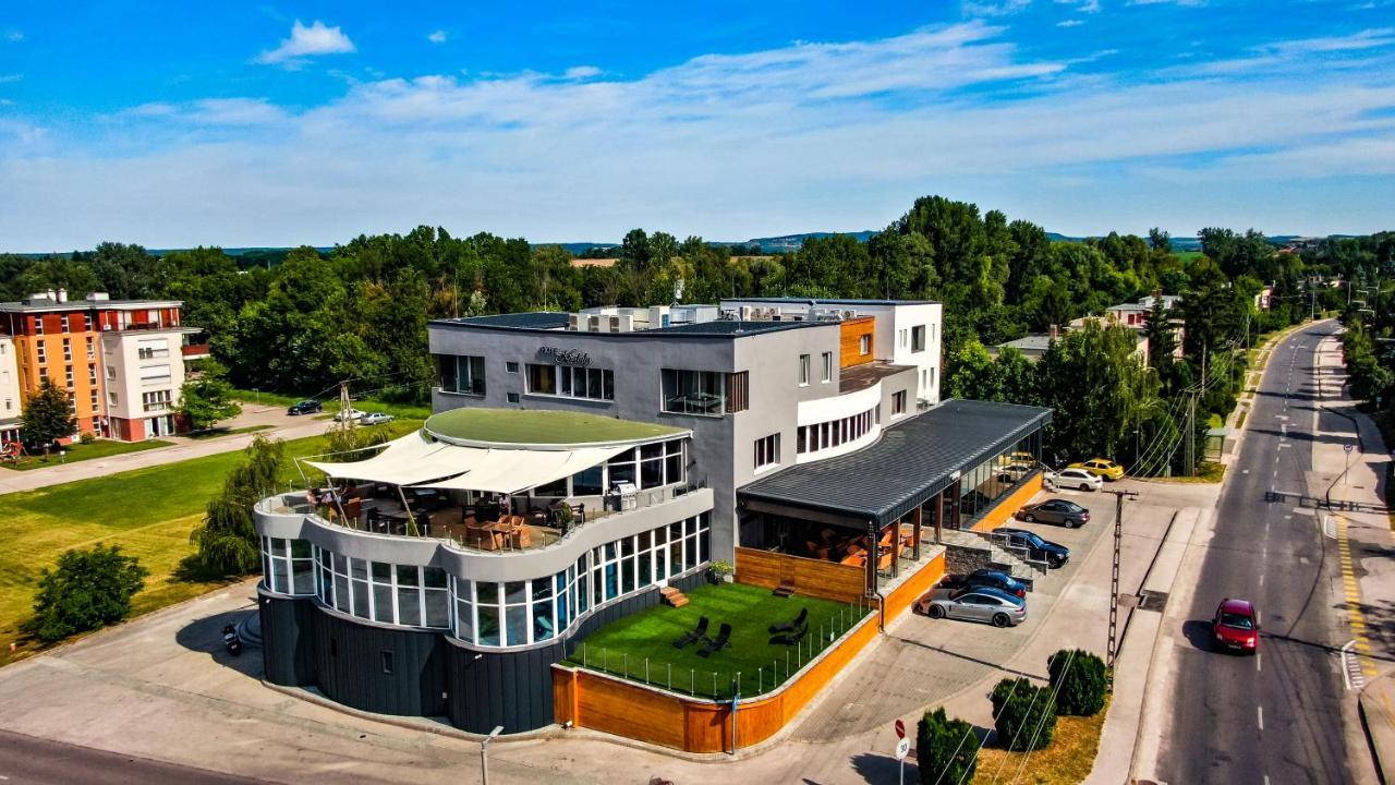 Hotel Kristaly Konferencia & Wellness Ajka Dış mekan fotoğraf