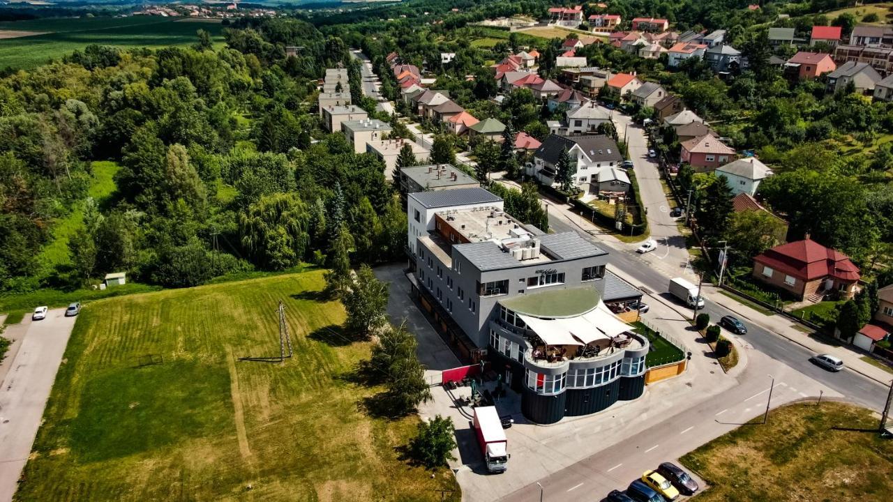 Hotel Kristaly Konferencia & Wellness Ajka Dış mekan fotoğraf
