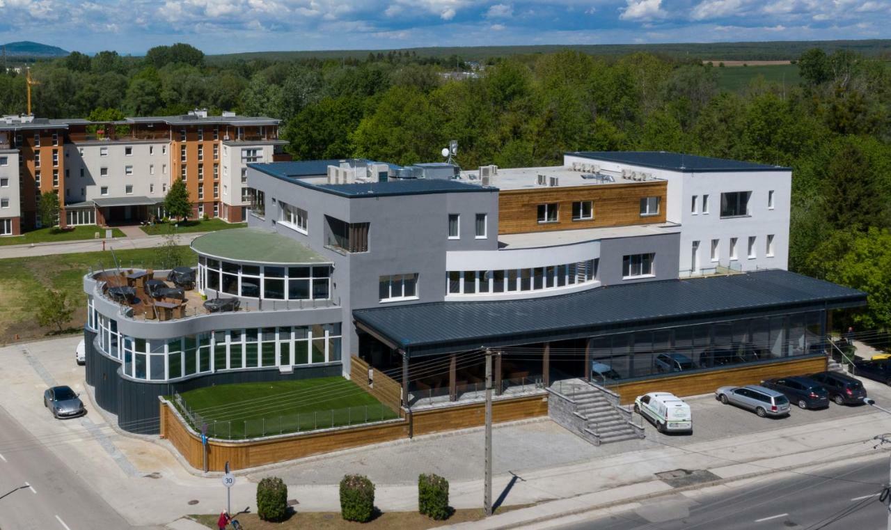 Hotel Kristaly Konferencia & Wellness Ajka Dış mekan fotoğraf